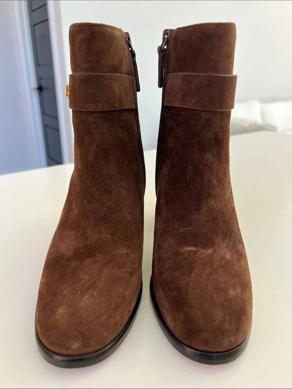 Tory Burch t lock heeled ankle boots gold 80mm brown suede booties 7